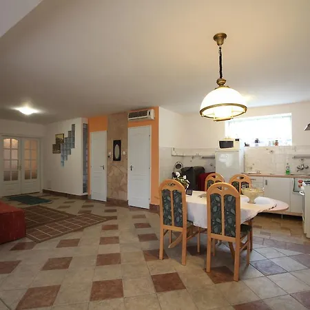 Csendes Apartman Apartment *