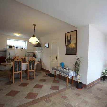 Csendes Apartman * Tata