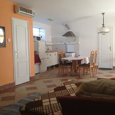 Csendes Apartman Tata