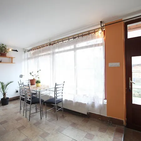 Apartment Csendes Apartman *