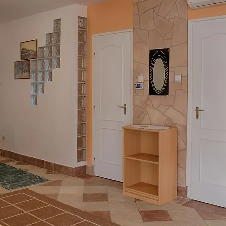 Csendes Apartman Apartment Tata